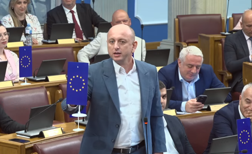 KNEŽEVIĆ U SVOM ELEMENTU U PARLAMENTU