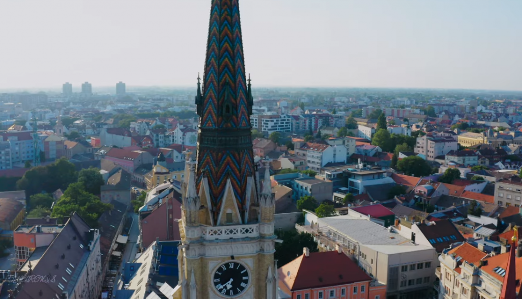Studenti blokirali ulaze u zgradu Skupštine Novog Sada, policija ih potisnula