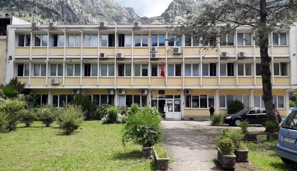 Tužilaštvo istražuje smrt Novosađanke tokom parasejlinga u Budvi