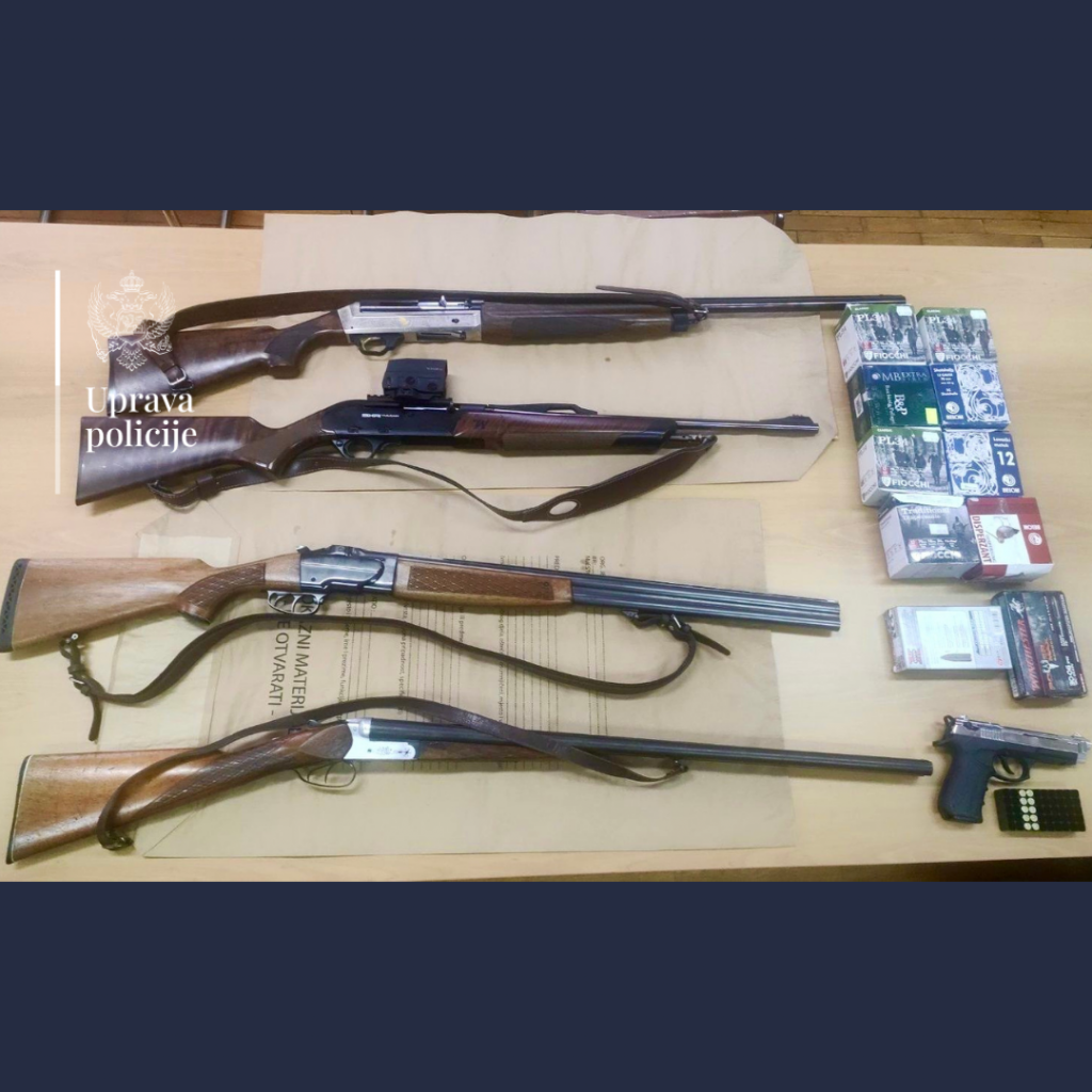 Na Cetinju policija oduzela od jedne osobe četiri puške, gasni pištolj i preko 200 komada municije