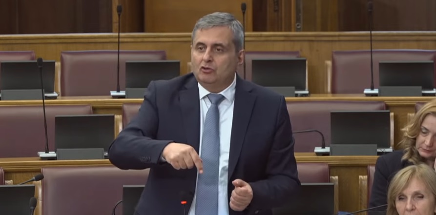 Radunović poslanici URE: Prvi ste se smijali – „neće biti Veljeg brda“, a sada kada vidite da će biti tamo naselje, prelazite na drugu vrstu kritike