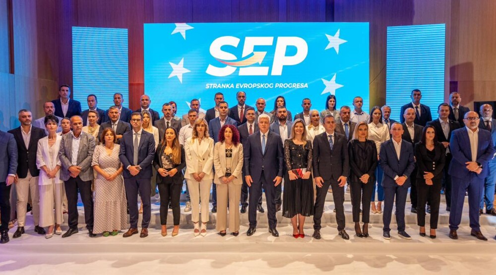 SEP: Trinaestojulska nagrada pod nasiljem i suzavcem