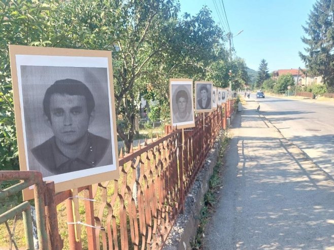Republika Srpska: Postavljene fotografije ubijenih srpskih civila uz put od Bratunca do Srebrenice