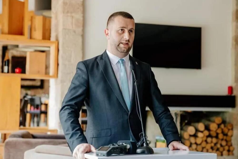 „Konačni razgovor“ na pomolu: Demokratska i Durmitorska inicijativa u ponedjeljak za istim stolom