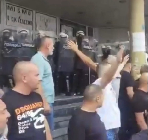 „Povampirili“ se novopazarski džihadisti: Kliču „ovo je Sandžak“ i „Alahu ekber“ (VIDEO)