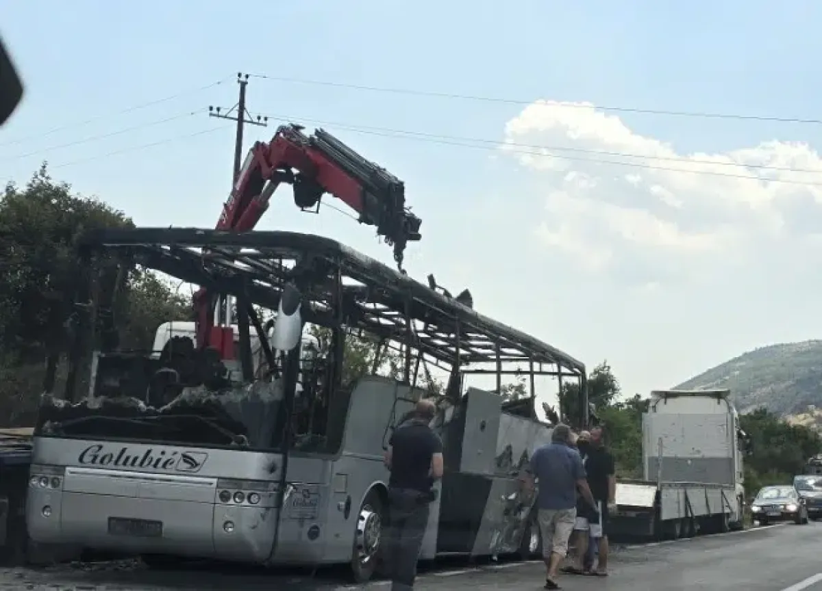 Autobus-izgorio-RTNK-9893d0fd