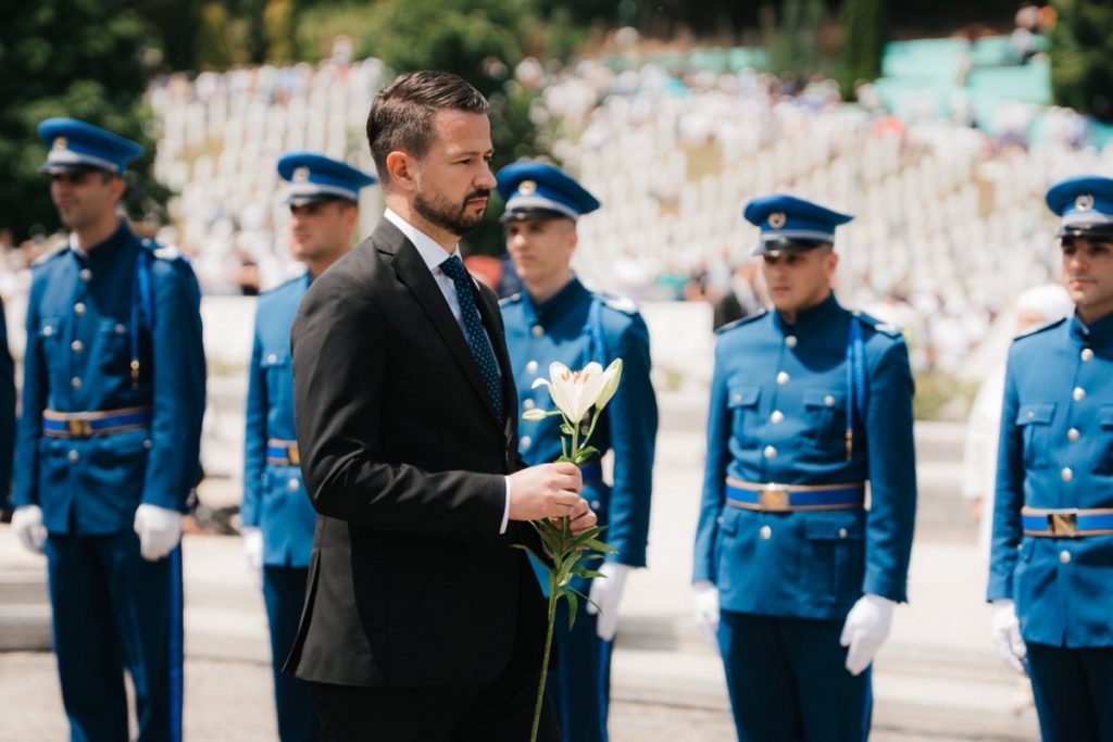 Milatović se sakrio iza sramnog saopštenja svog kabineta: Zločin u Srebrenici nazvali genocidom, pozivaju svakog čovjeka na moralnu obavezu