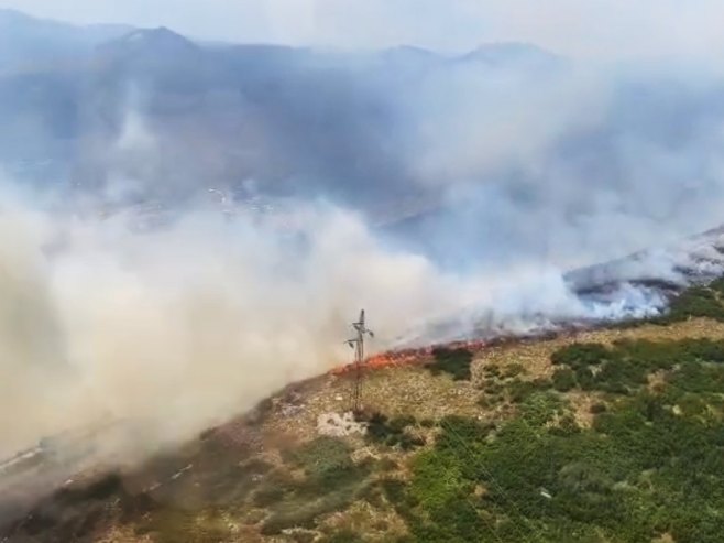 Trebinje: Požari pod kontrolom ali i dalje aktivni
