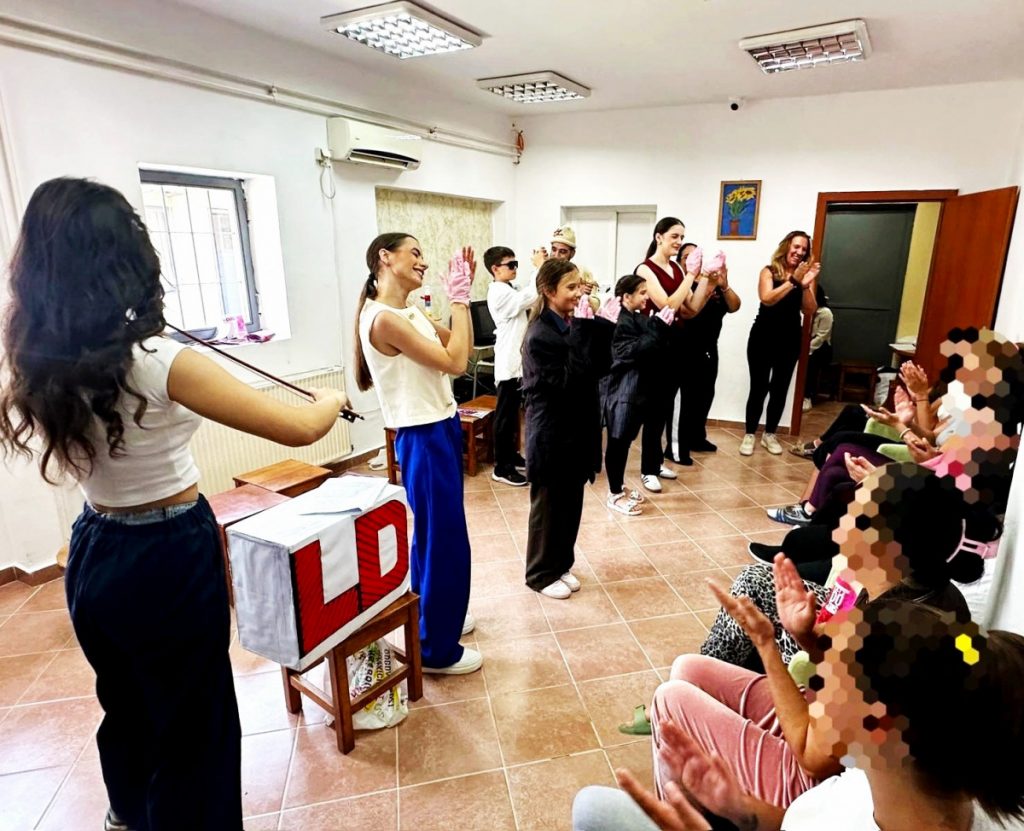 Veselo je bilo u Spužu: Komedija Studentskog teatra „Ništa bez koalicije“ izvedena u Zatvoru za žene