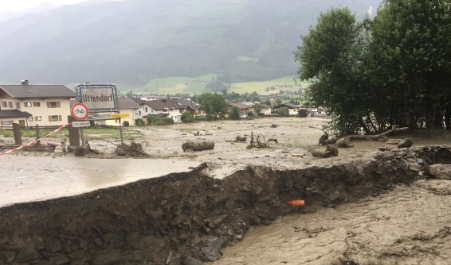 Dio Austrije pod vodom, spaseno 150 djece