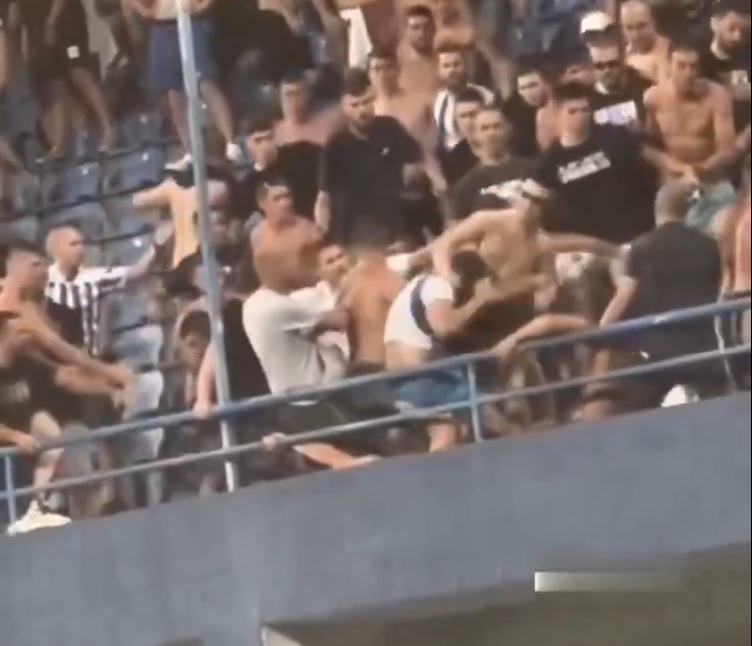 Pogledajte brutalnu međusobnu tuču „Varvara“: Pukom srećom izbjegnuta tragedija i pad pojedinaca sa galerije (VIDEO)