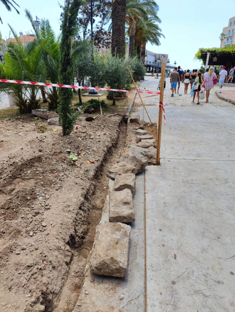 Nova turistička ponuda Budve – gradilište: U jeku turističke sezone na djelu devastacije zone Starog grada