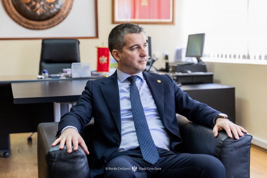 “Slobodna zona” večeras – gost Aleksa Bečić!
