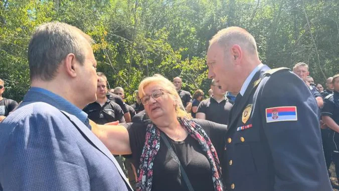 Ministar Dačić posjetio porodicu policajca Nikole Krsmanovića, kojeg je na dužnosti ubio Albanac Faton Hajzeri