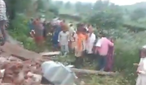 Urušio se krov škole u Indiji, poginulo četvoro dece