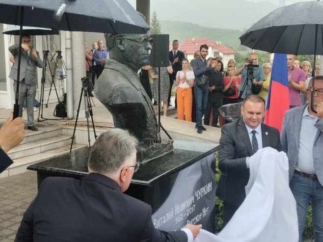 U Istočnom Sarajevu otkrivena bista nekadašnjem ruskom diplomati Vitaliju Čurkinu