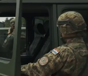 Hrvatski vojnici patroliraju lažnom državom Kosovo