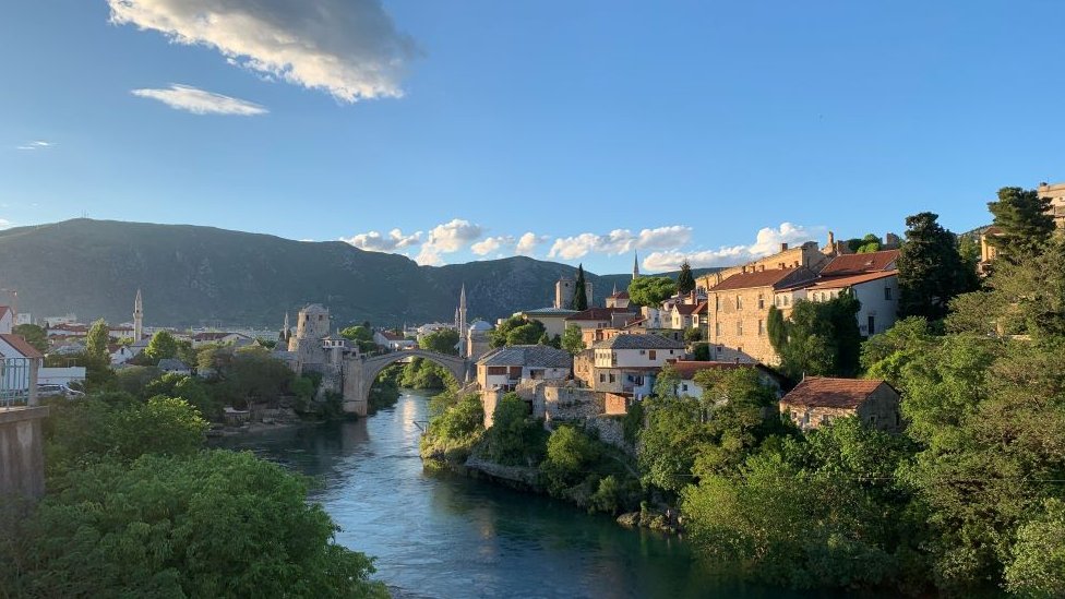 Incident u većinski hrvatskom mjestu u BiH, pucano iz vozila sa islamskim obilježjima