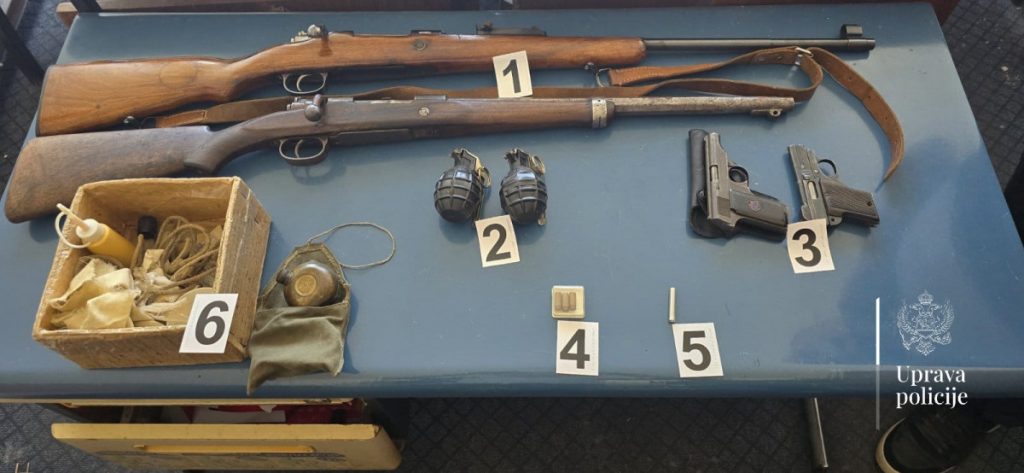 Pretres u Beranama: Policija oduzela puške, pištolje, bombe, eksplozivna sredstva…