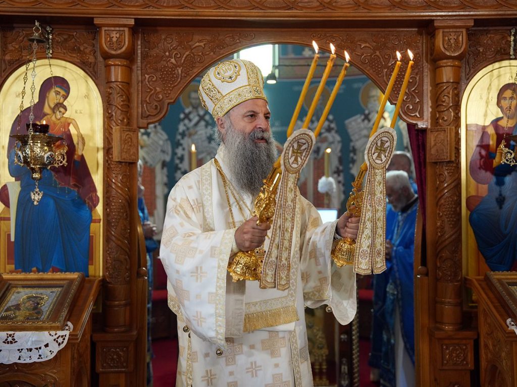 Patrijarh Porfirije služio Liturgiju u manastiru Visoki Dečani