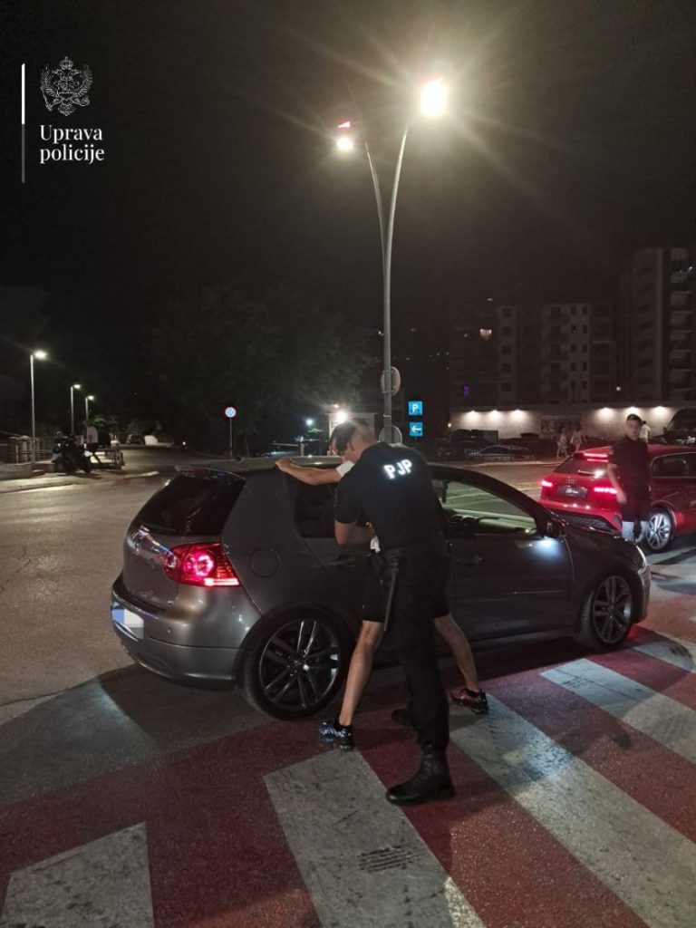Posebna jedinica policije „pretresa“ na primorju: Čuvaju red, mir i bezbjednost građana