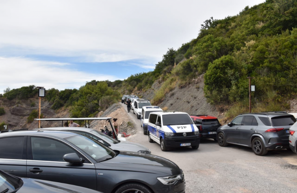 Policija na primorju kontrolisala 559 lica: Uhapšena po jedna osoba u Budvi i Ulcinju
