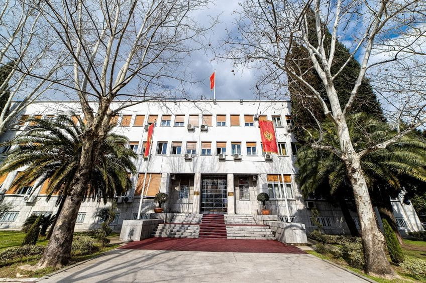 ODNAROĐENA POLITIKA