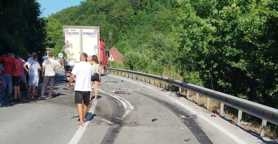 Sudar šlepera i automobila kod Slijepač mosta: Povrijeđena jedna osoba