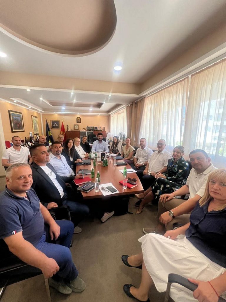 „Đe su teške povrede, junače“: Nikola Jovanović se bez ogrebotine vratio na posao, tvrdi da neće tražiti bolovanje