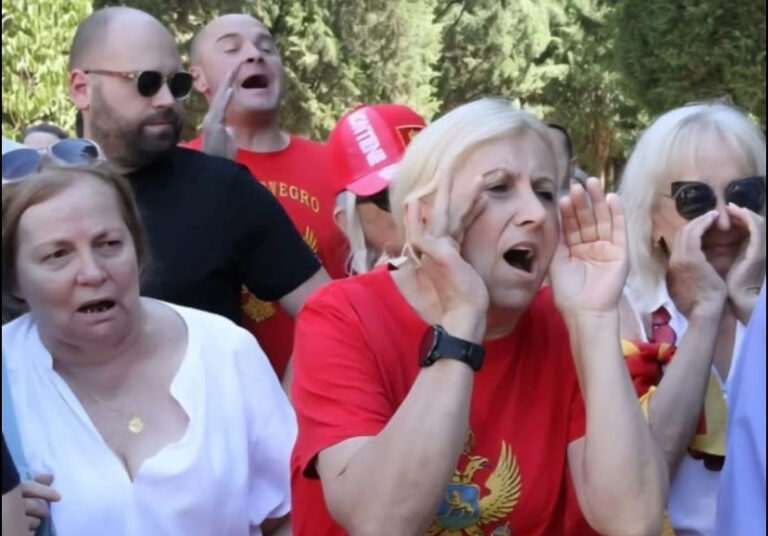 Apsurd: Skupina “antifašista” koja burliče: “E viva Montenegro!” naziva gradonačelnika Podgorice fašistom