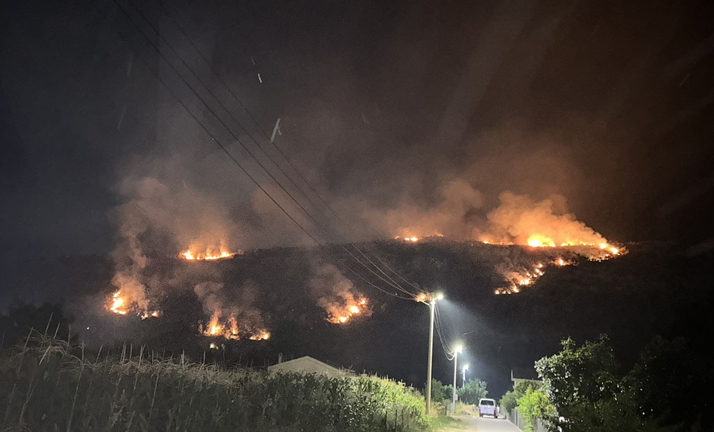 Cijelu noć vatrogasci gasili veliki požar na Volujici