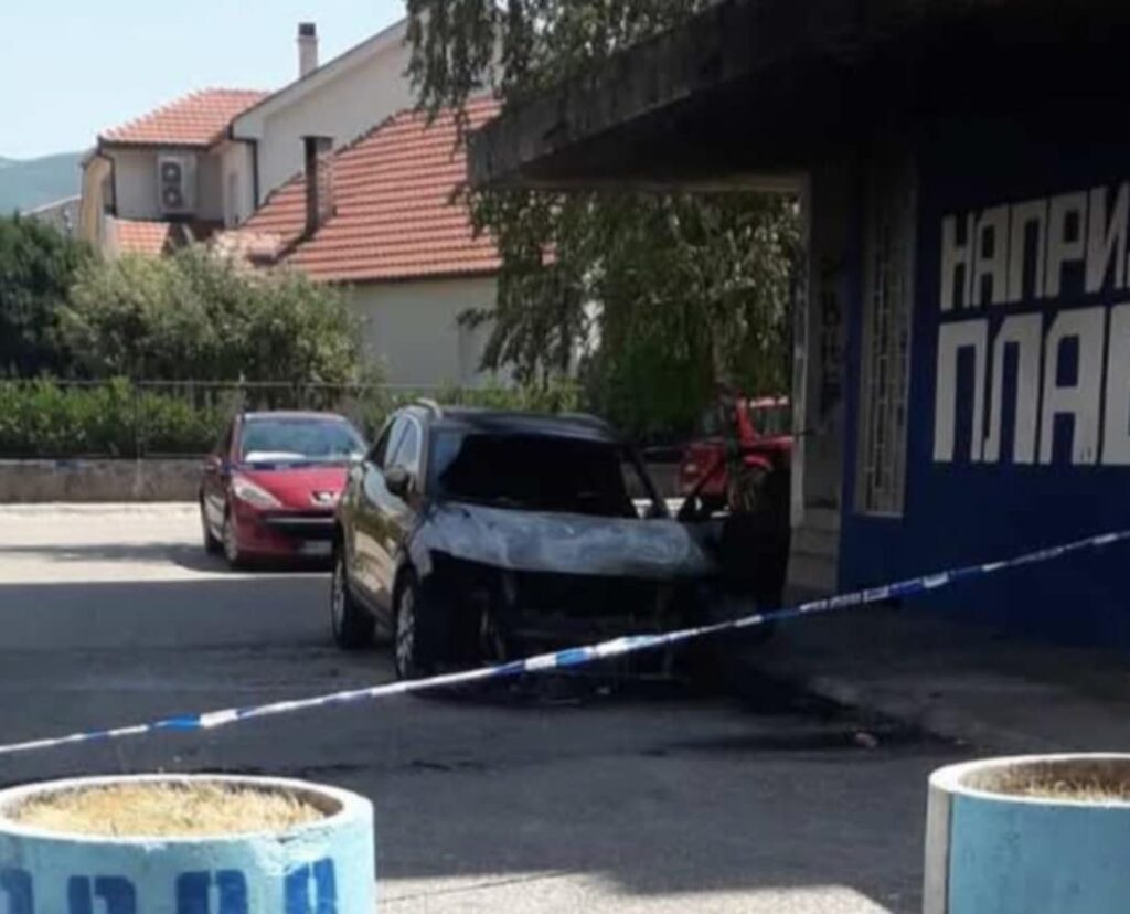 U Nikšiću zapaljeno vozilo, policija obavila uviđaj