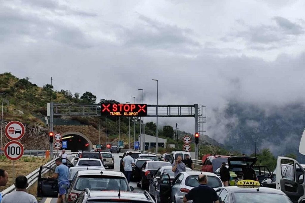 „Princeza i dalje pali“: Još jedno vozilo izgorjelo na autoputu