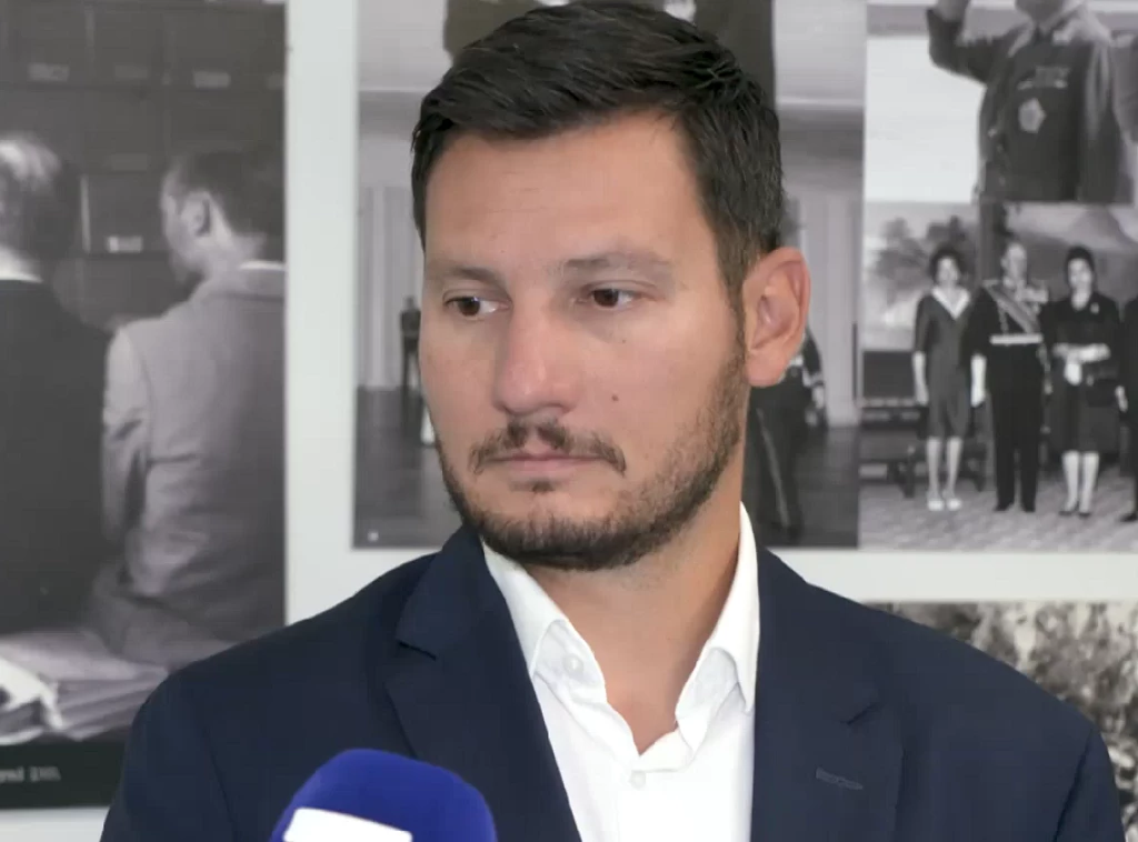 Barac: Cilj napada na prostorije SNS da se unese nemir u društvo