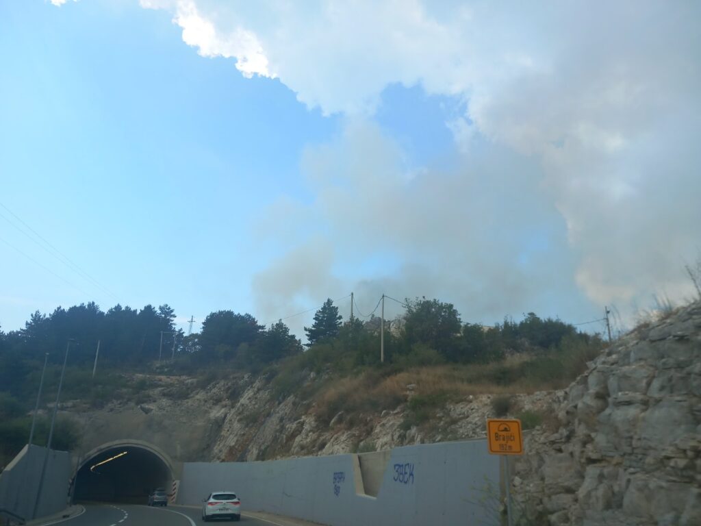 Požar na Brajićima, gori na deponiji