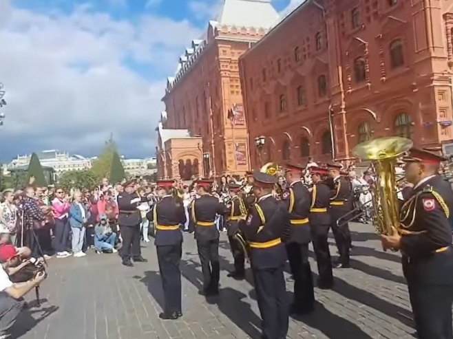 Policijski orkestar MUP-a Srpske nastupio na ulicama Moskve (VIDEO)