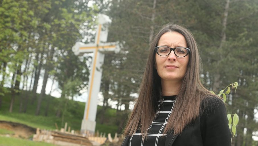 Runićeva Vučiću uručila knjigu izdatu u znak zahvalnosti za pomoć Drvaru