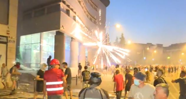 Tokom demonstracija u Srbiji zabilježeno 10 ozbiljnih incidenata prema novinarima