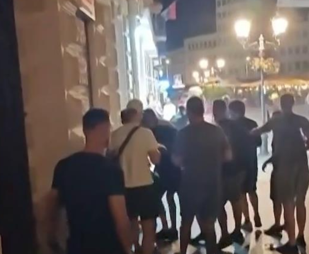 STRAŠNE SLIKE BEZUMLJA I NASILJA: Blokaderi dosad palili, divljali, lomili, šta je sledeće! Pogledajte užas u Valjevu, pale SNS u zgradi u kojoj ljudi žive?!