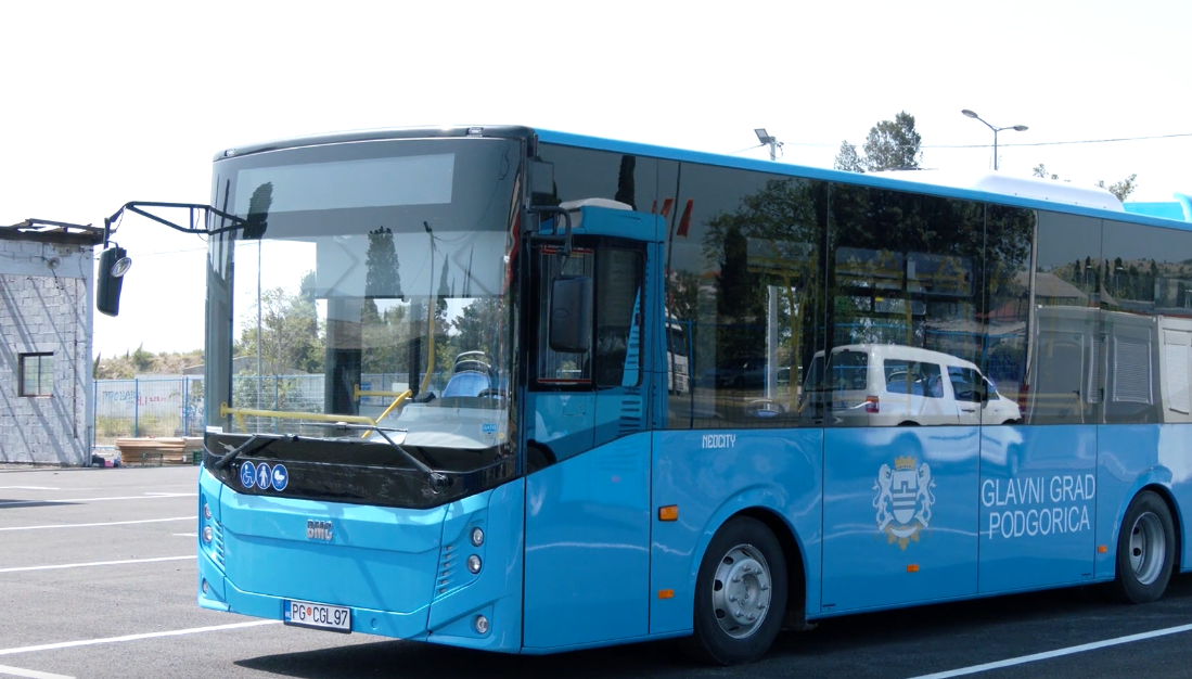 Screenshot 2025-08-20 at 11-25-03 (674) Vikend na Gradskoj_ Novi autobusi od danas na ulicama Podgorice – YouTube