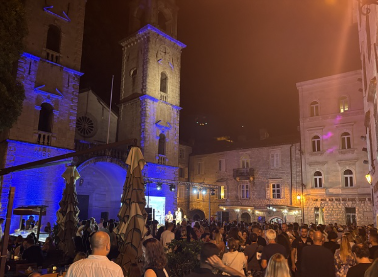 Kotor: Napadnut policajac tokom Bokeške noći