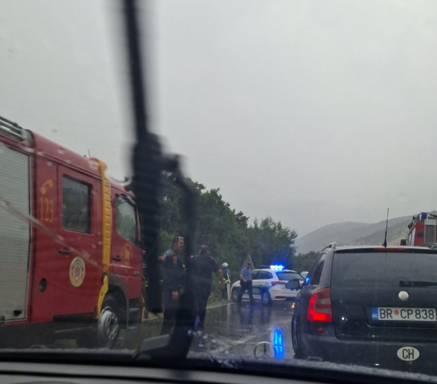 Vozilo sletjelo na putu Nikšić – Podgorica!