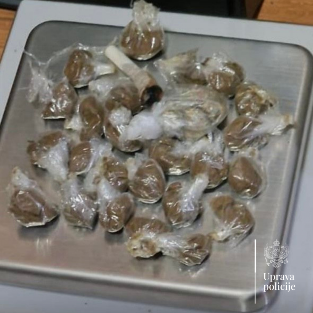 Policija Ulcinja i Bara sprovela akcije u borbi protiv narkotika na Velikoj plaži