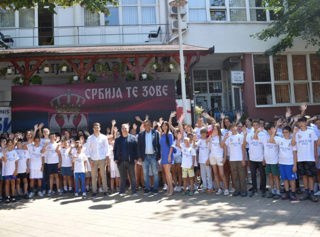 Ministar prosvjete posjetio učesnike kampa „Srbija te zove 2025“