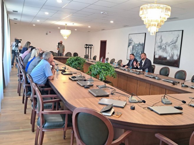 Studenti oba državna univerziteta u Republici Srpskoj pružili podršku predsjedniku RS Miloradu Dodiku