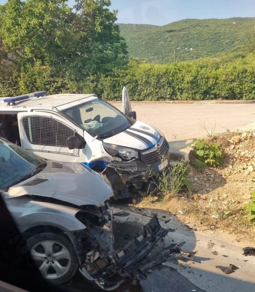 Sudar policijskog i putničkog vozila u Radanovićima