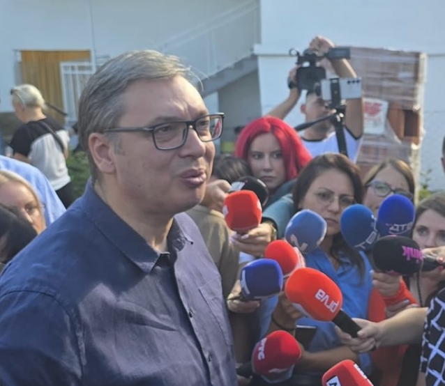 Vučić: Otadžbina nam je ugrožena, primorani smo da se branimo; Sve dok dišem neću izdati Dodika