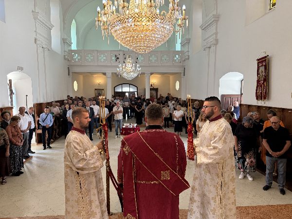 U Vukovaru služen parastos za srpski narod koji je stradao u „Oluji“
