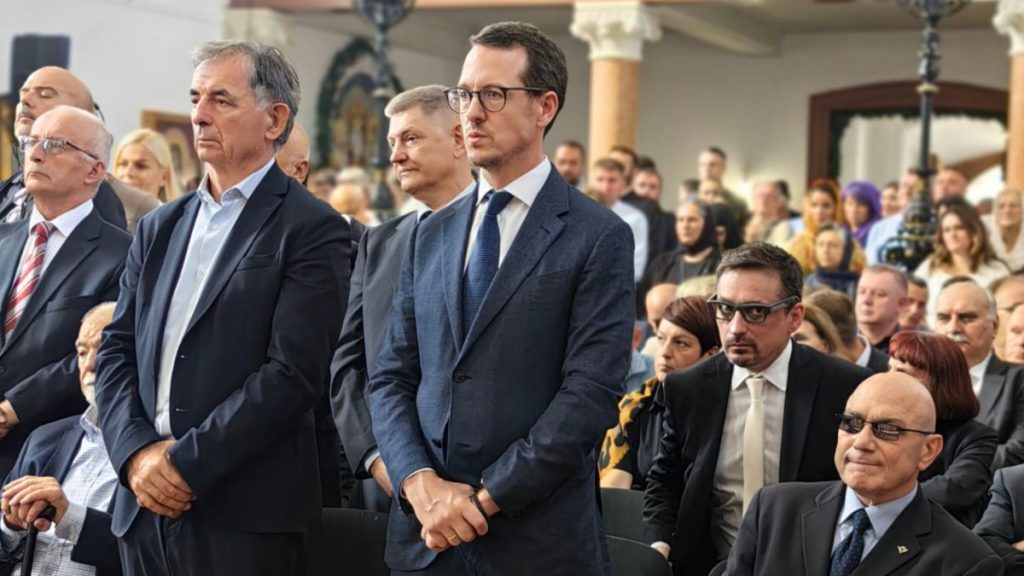 (FOTO) Osvećenje hrama i biblioteke u Pakracu: Princ Filip prvi Karađorđević na ovim svetim mjestima