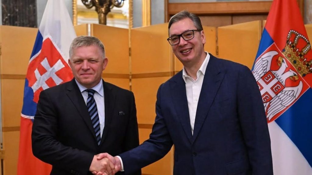 Vučić se u Pekingu sastao sa Ficom